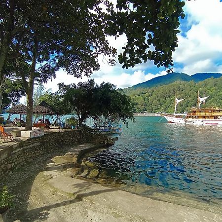 Pandu Lakeside Hotel Parapat Buitenkant foto