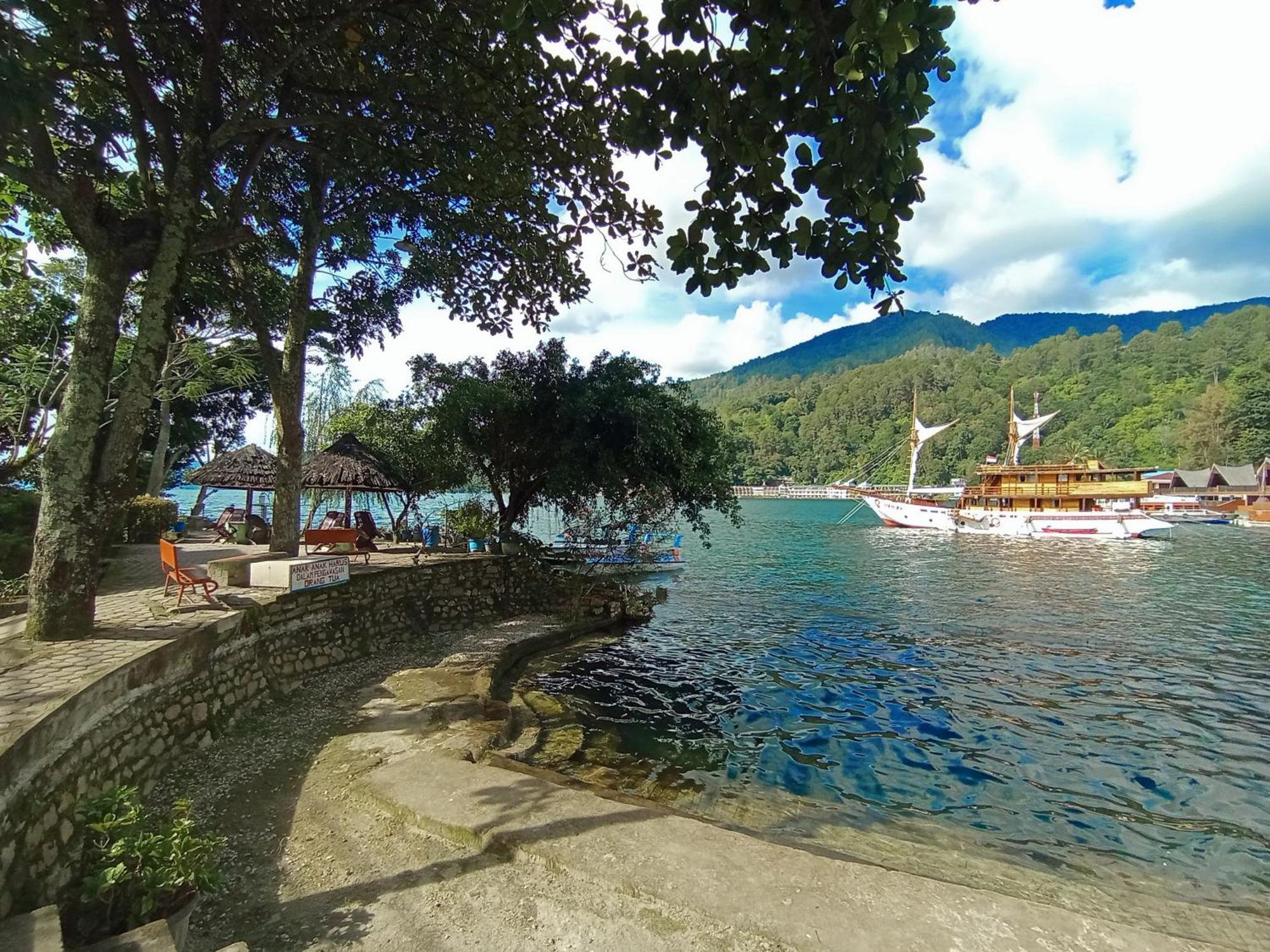 Pandu Lakeside Hotel Parapat Buitenkant foto