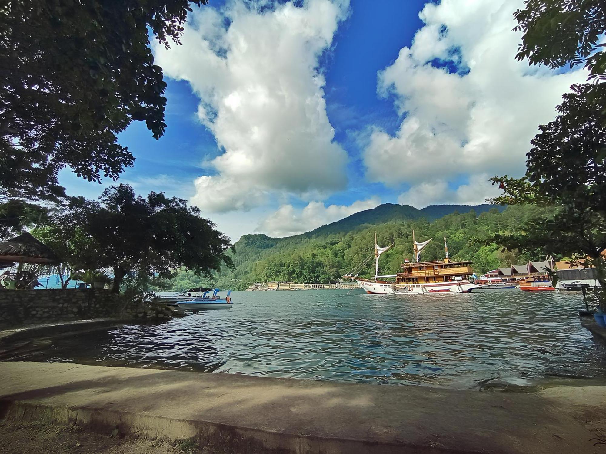 Pandu Lakeside Hotel Parapat Buitenkant foto