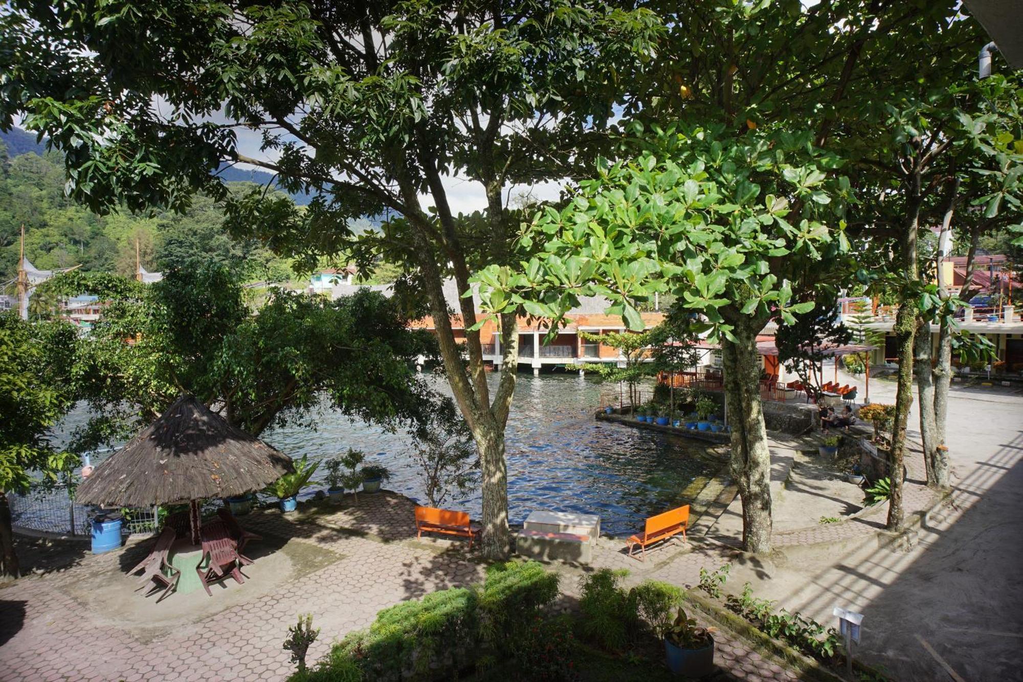 Pandu Lakeside Hotel Parapat Buitenkant foto