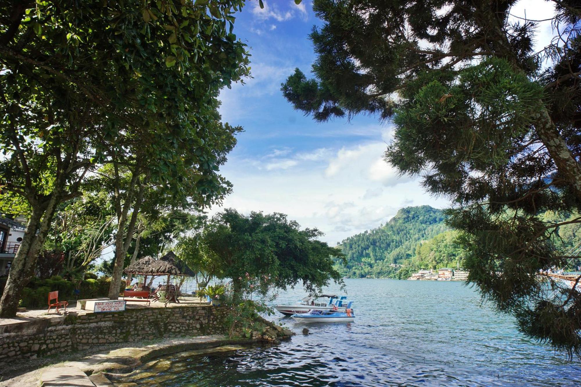 Pandu Lakeside Hotel Parapat Buitenkant foto