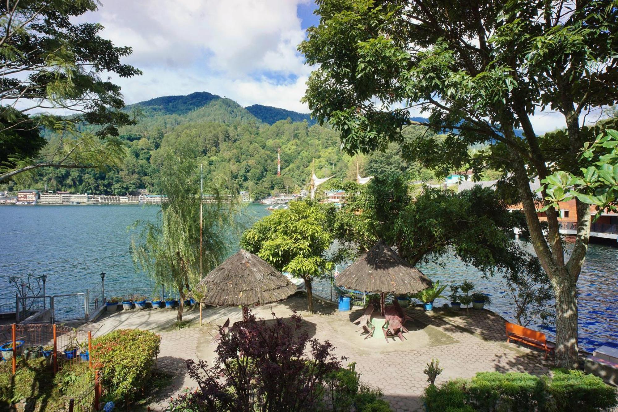 Pandu Lakeside Hotel Parapat Buitenkant foto
