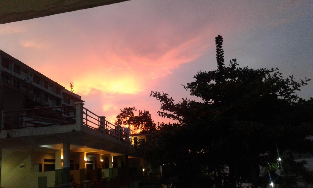 Pandu Lakeside Hotel Parapat Buitenkant foto