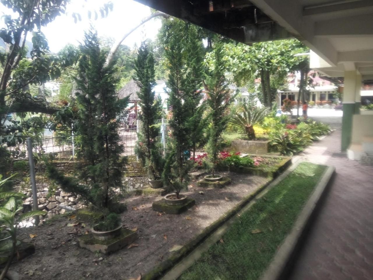 Pandu Lakeside Hotel Parapat Buitenkant foto