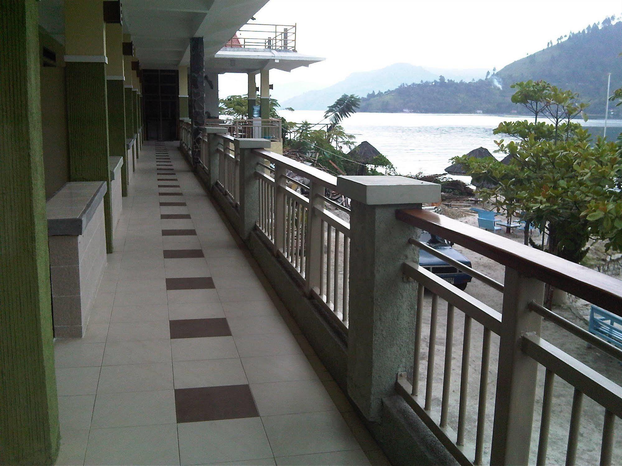 Pandu Lakeside Hotel Parapat Buitenkant foto