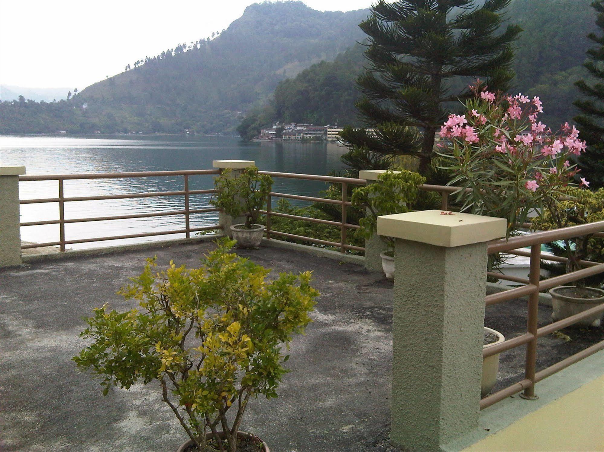 Pandu Lakeside Hotel Parapat Buitenkant foto