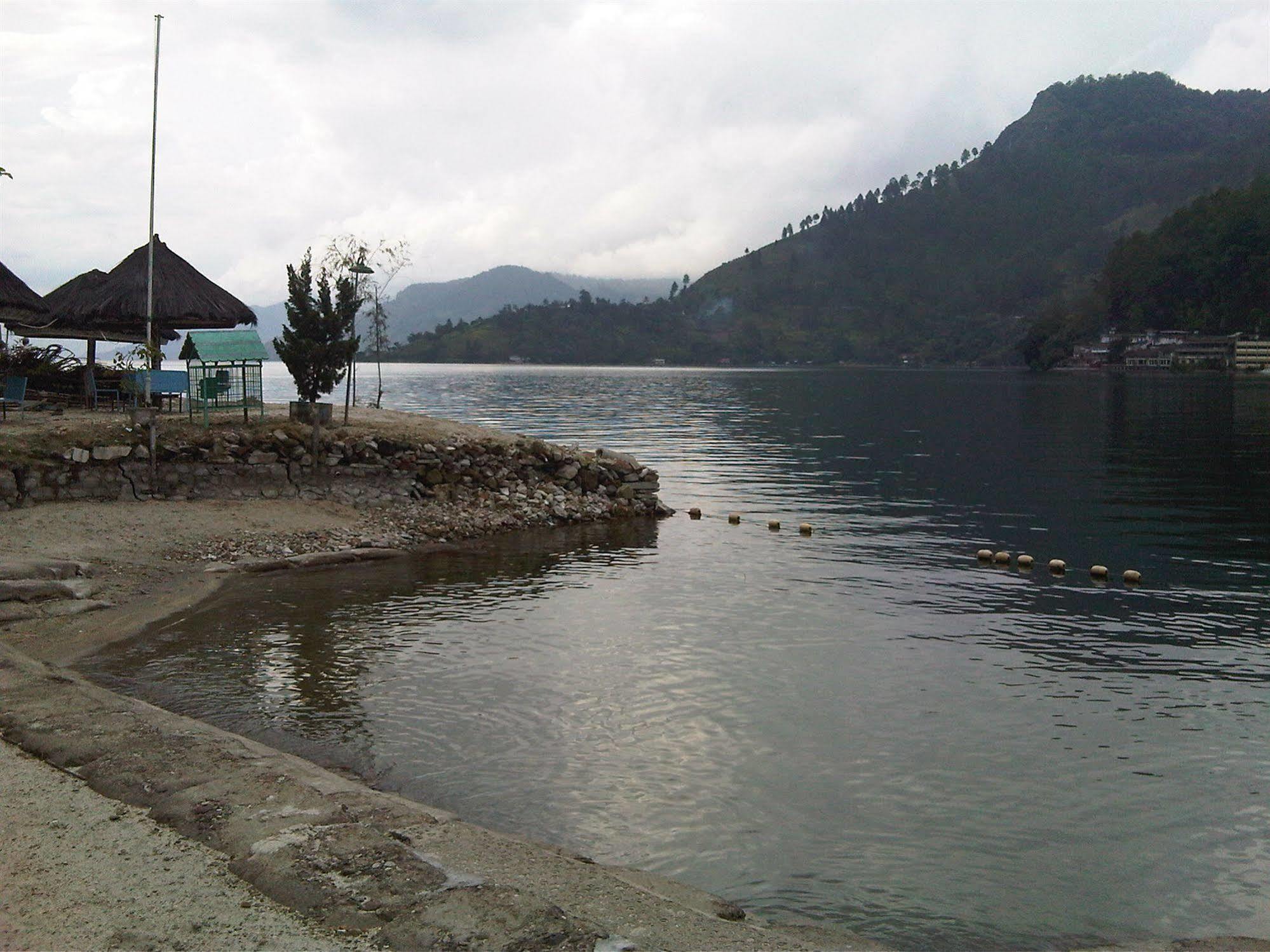 Pandu Lakeside Hotel Parapat Buitenkant foto