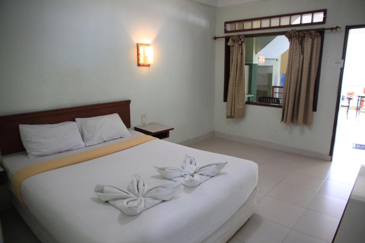Pandu Lakeside Hotel Parapat Buitenkant foto