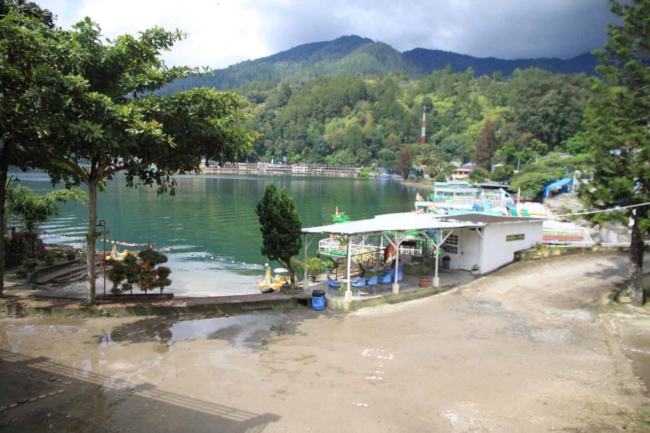 Pandu Lakeside Hotel Parapat Buitenkant foto