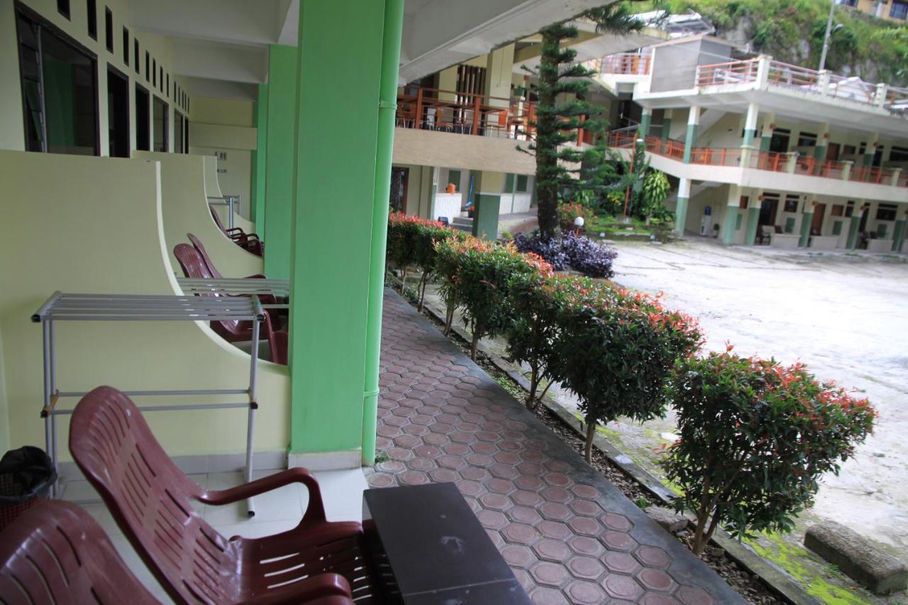 Pandu Lakeside Hotel Parapat Buitenkant foto