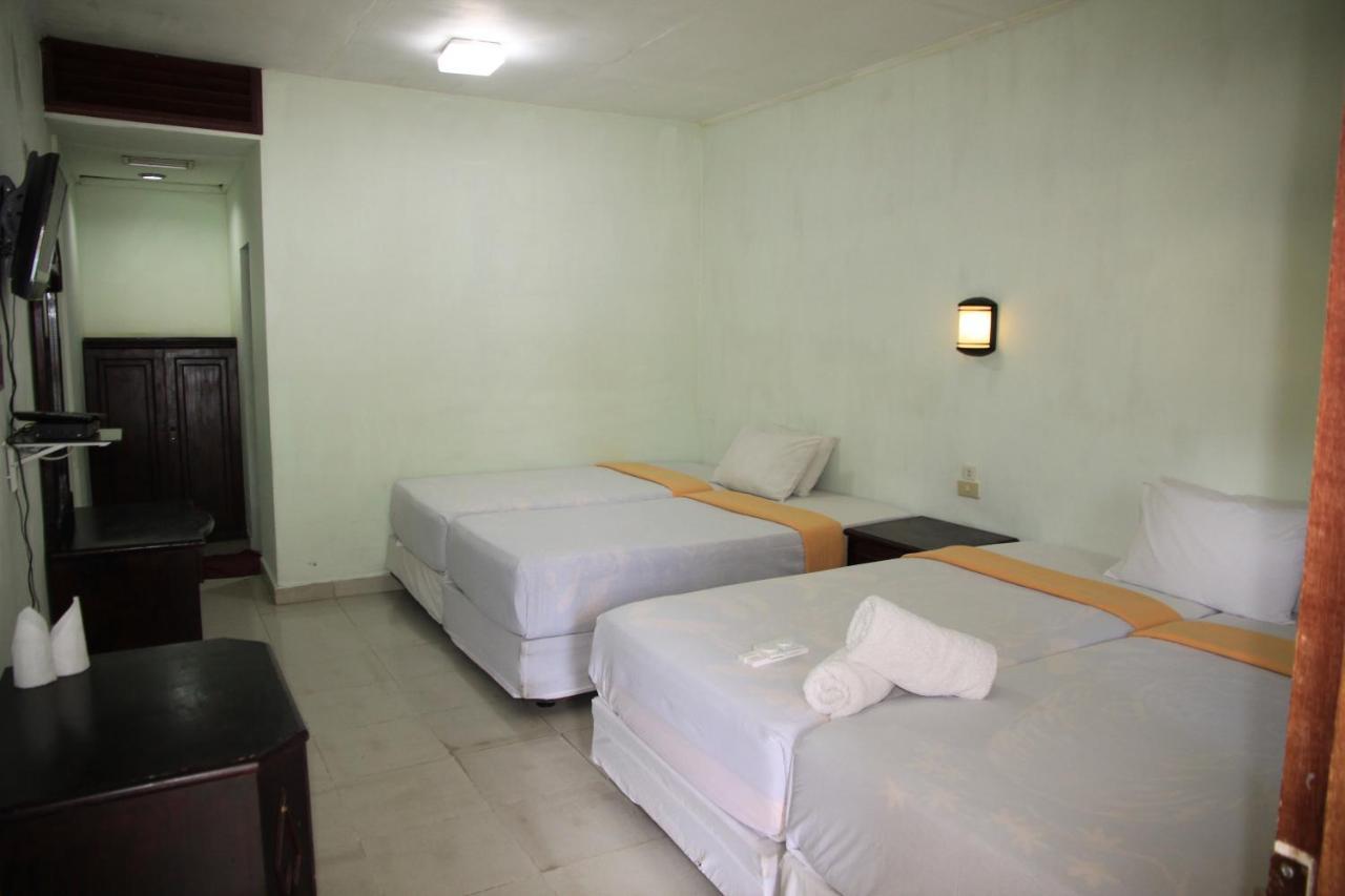 Pandu Lakeside Hotel Parapat Buitenkant foto