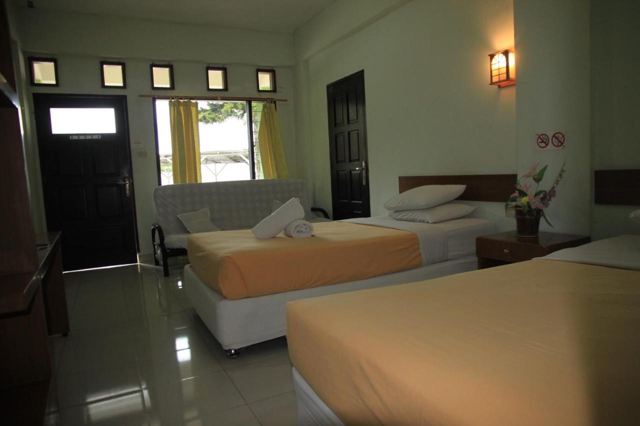Pandu Lakeside Hotel Parapat Buitenkant foto