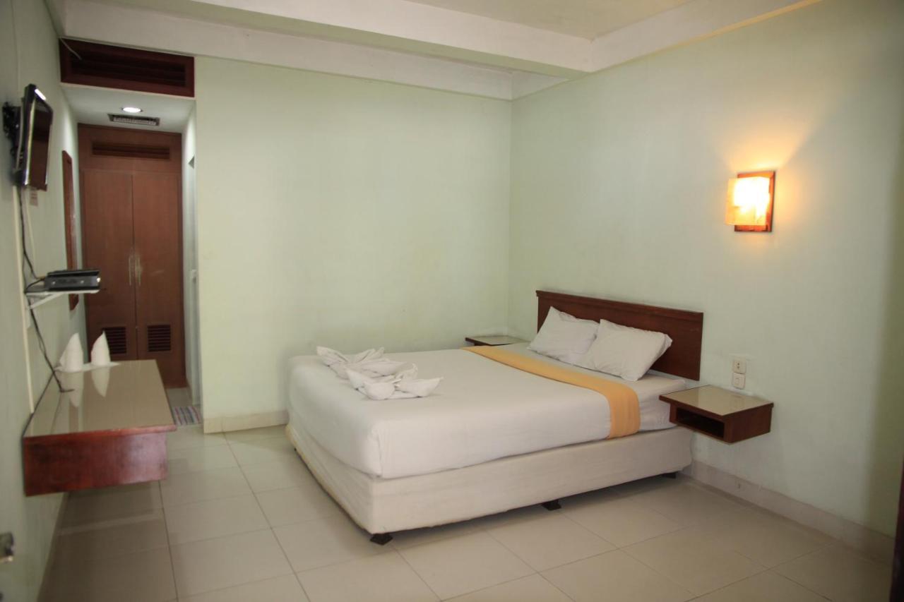 Pandu Lakeside Hotel Parapat Buitenkant foto
