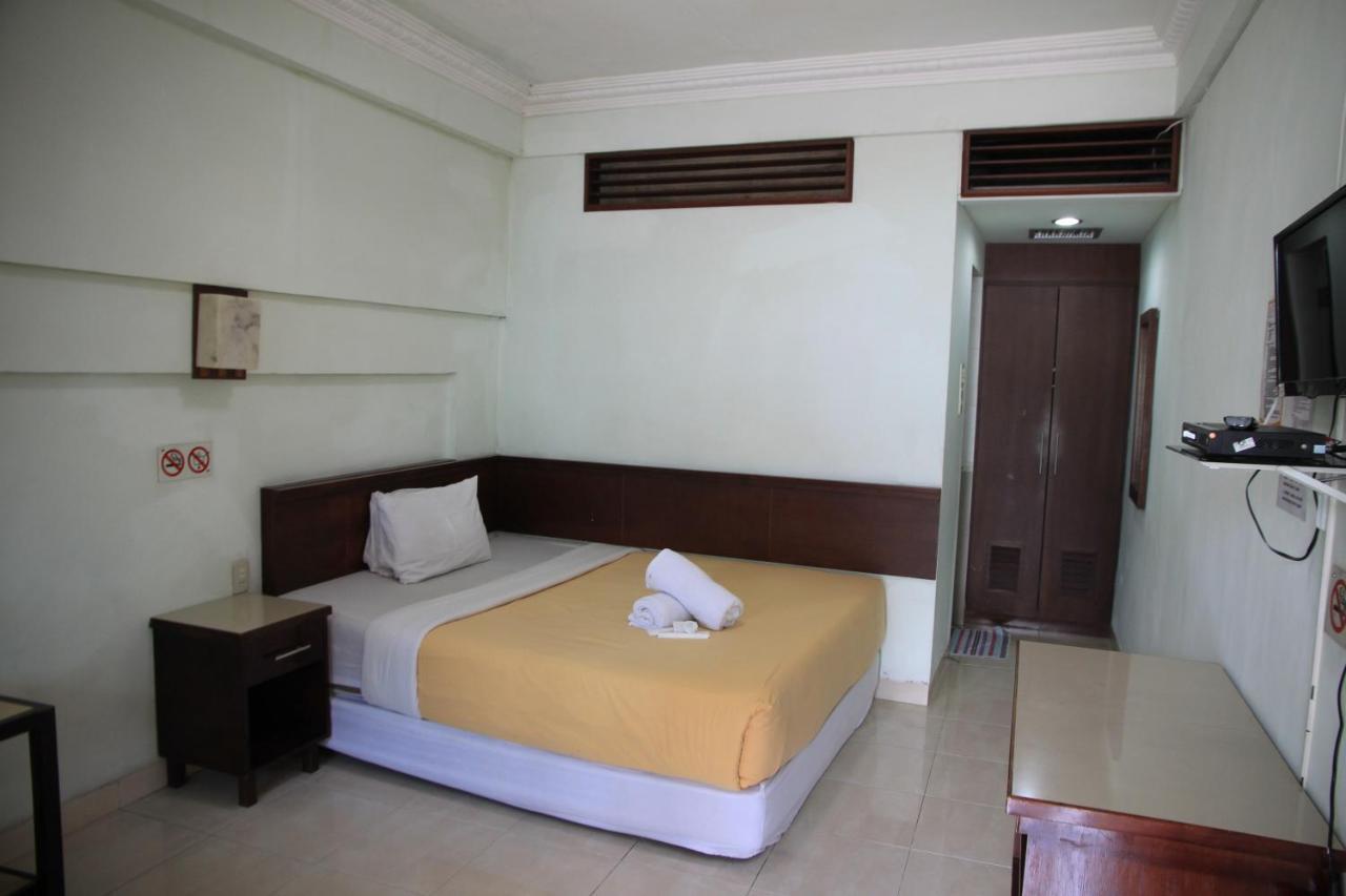 Pandu Lakeside Hotel Parapat Buitenkant foto