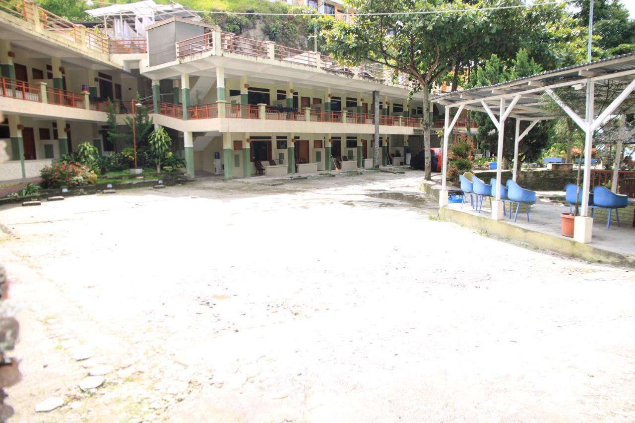 Pandu Lakeside Hotel Parapat Buitenkant foto