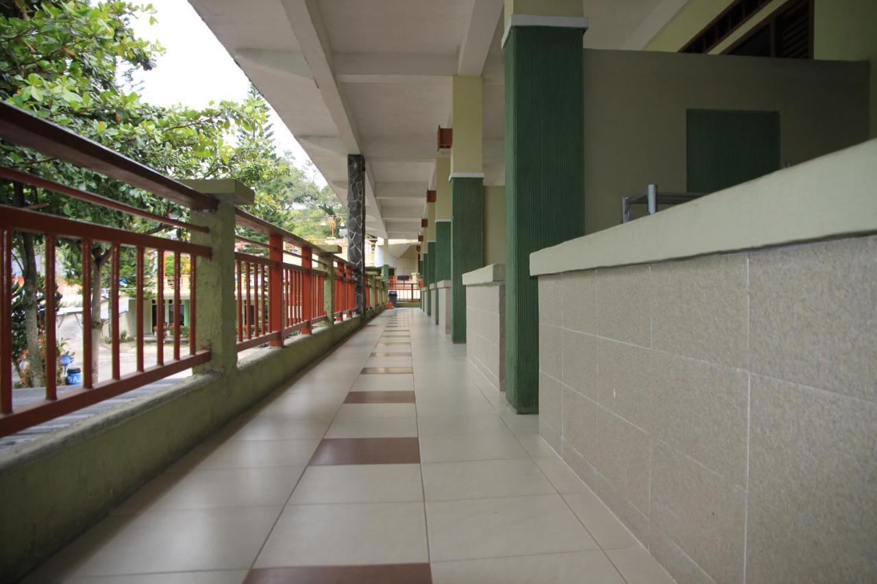 Pandu Lakeside Hotel Parapat Buitenkant foto