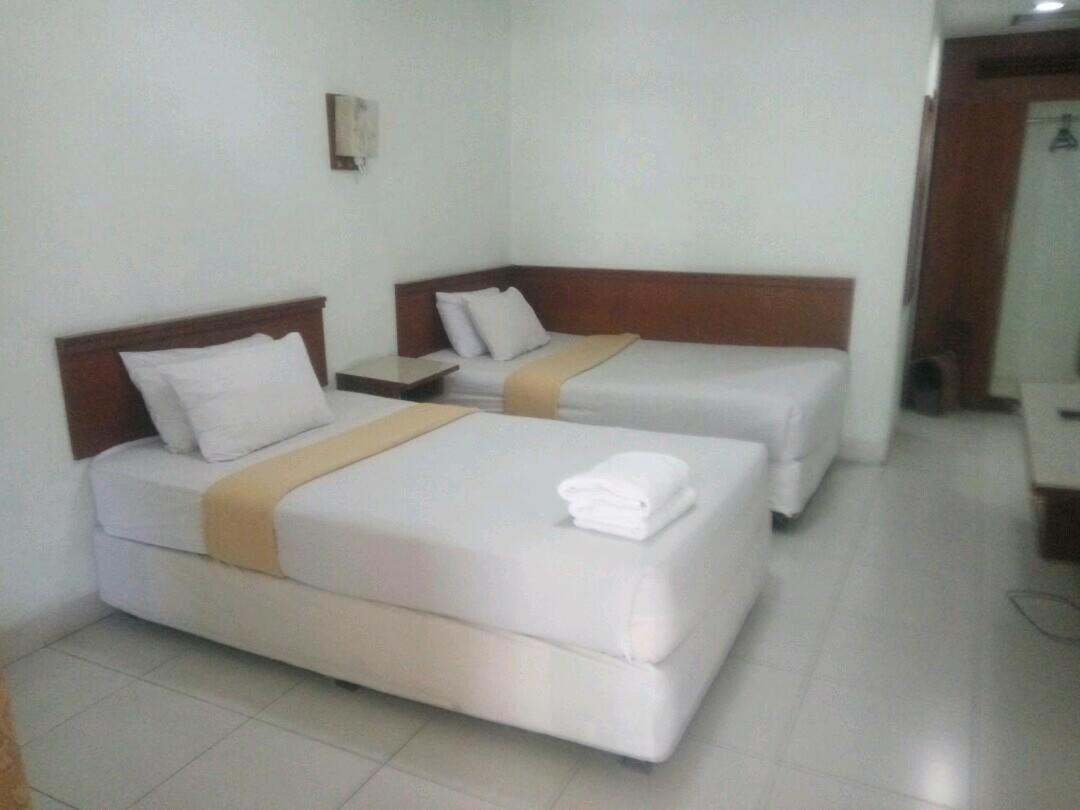 Pandu Lakeside Hotel Parapat Buitenkant foto
