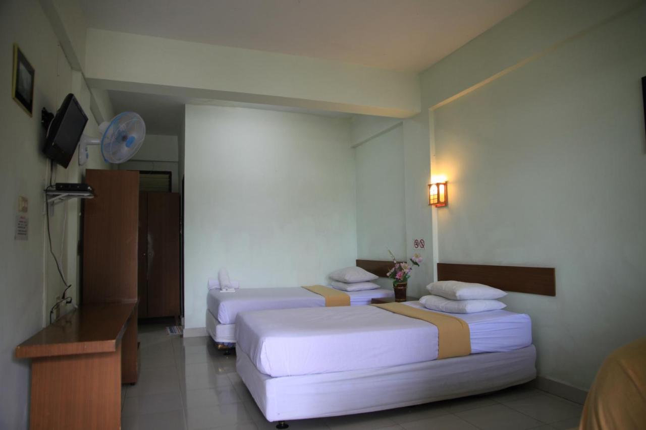 Pandu Lakeside Hotel Parapat Buitenkant foto