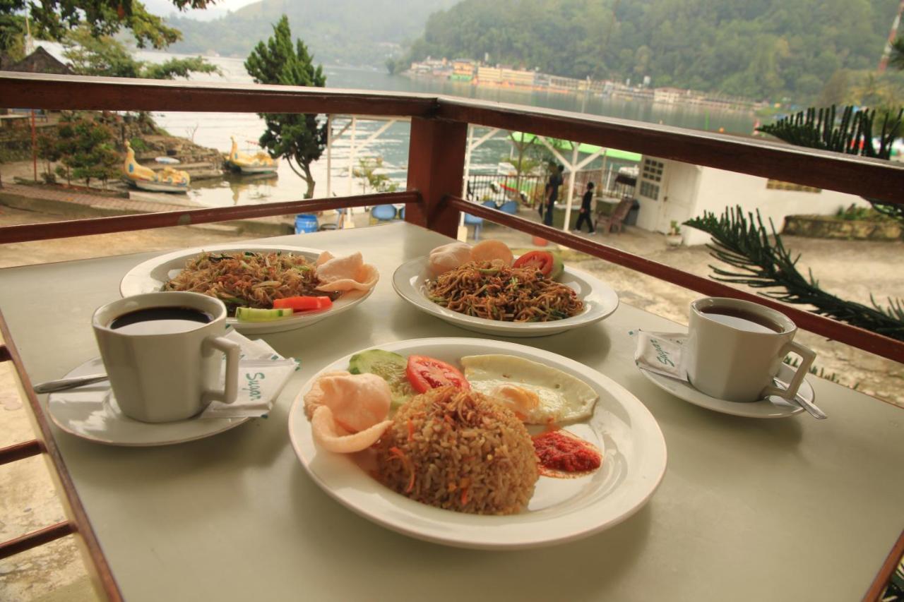 Pandu Lakeside Hotel Parapat Buitenkant foto