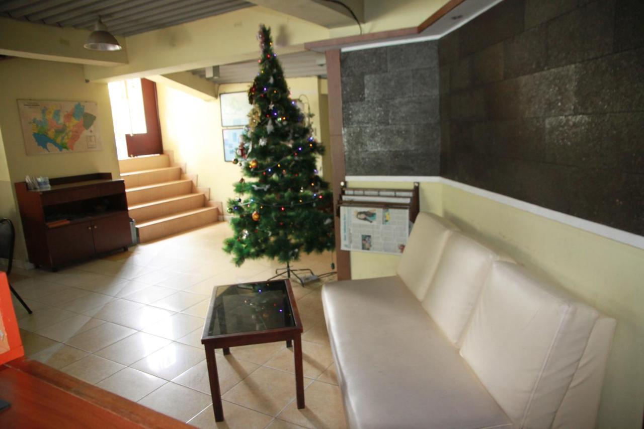Pandu Lakeside Hotel Parapat Buitenkant foto